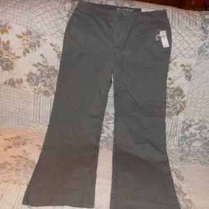 New With Tags The Gap Perfect Khaki Women`s Wide Leg Khakis Size 8 Short 32x30